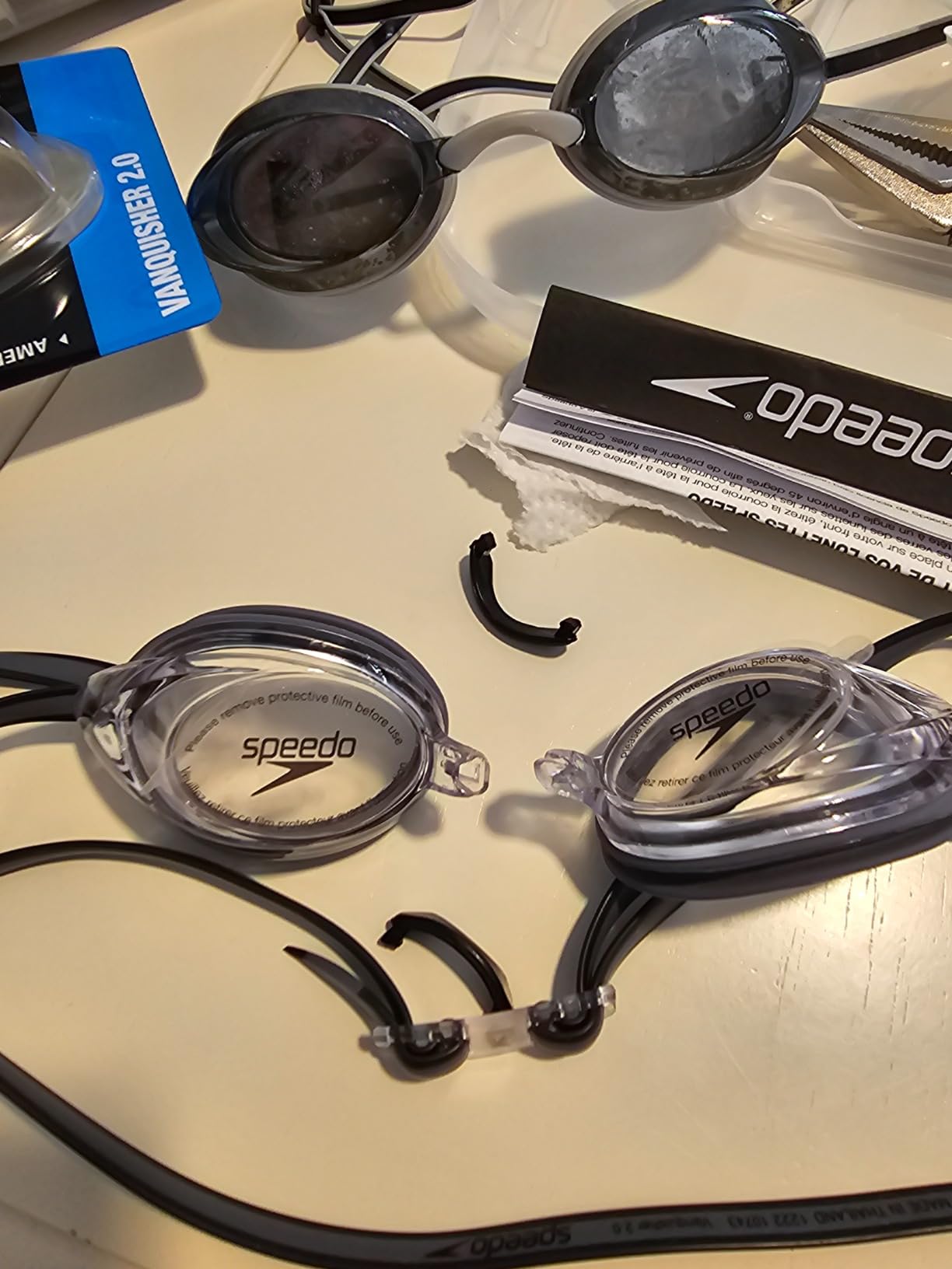 Speedo unisex-adult Swim Goggles Vanquisher customer photo 1