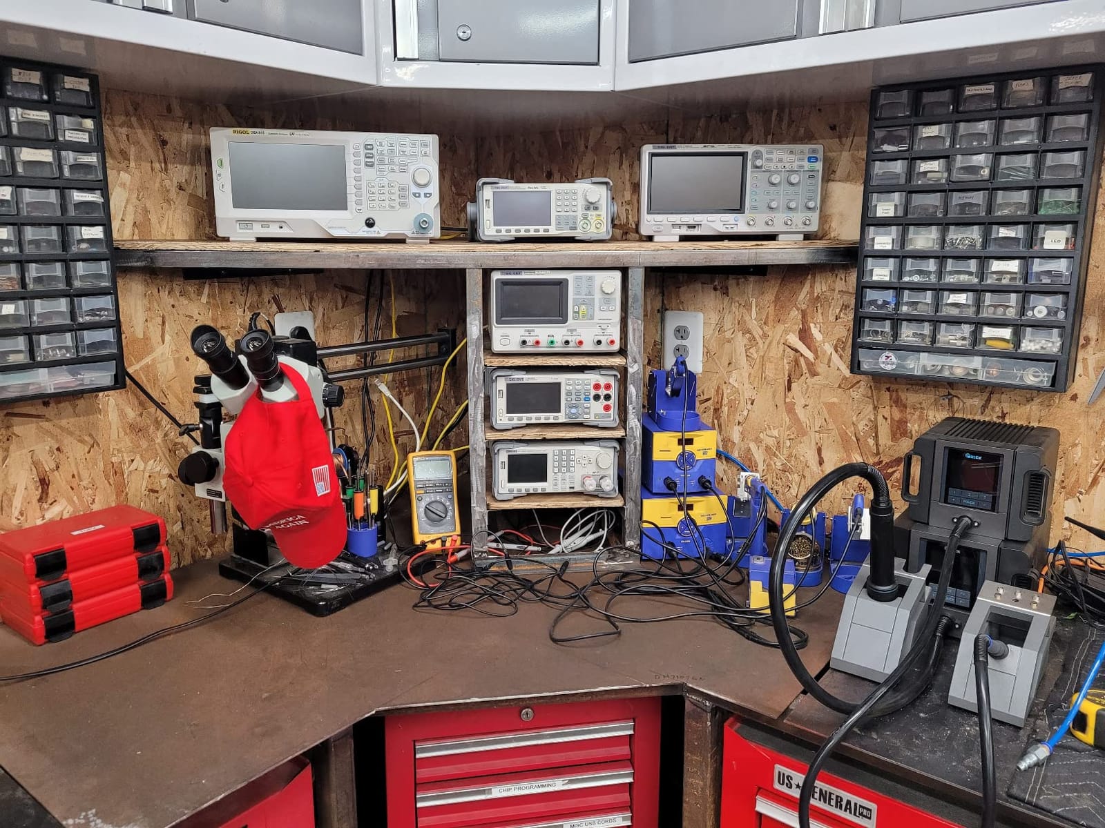Siglent Technologies SDG2042X Arbitrary Waveform Function-Generators, 40 MHz, Grey customer photo 1