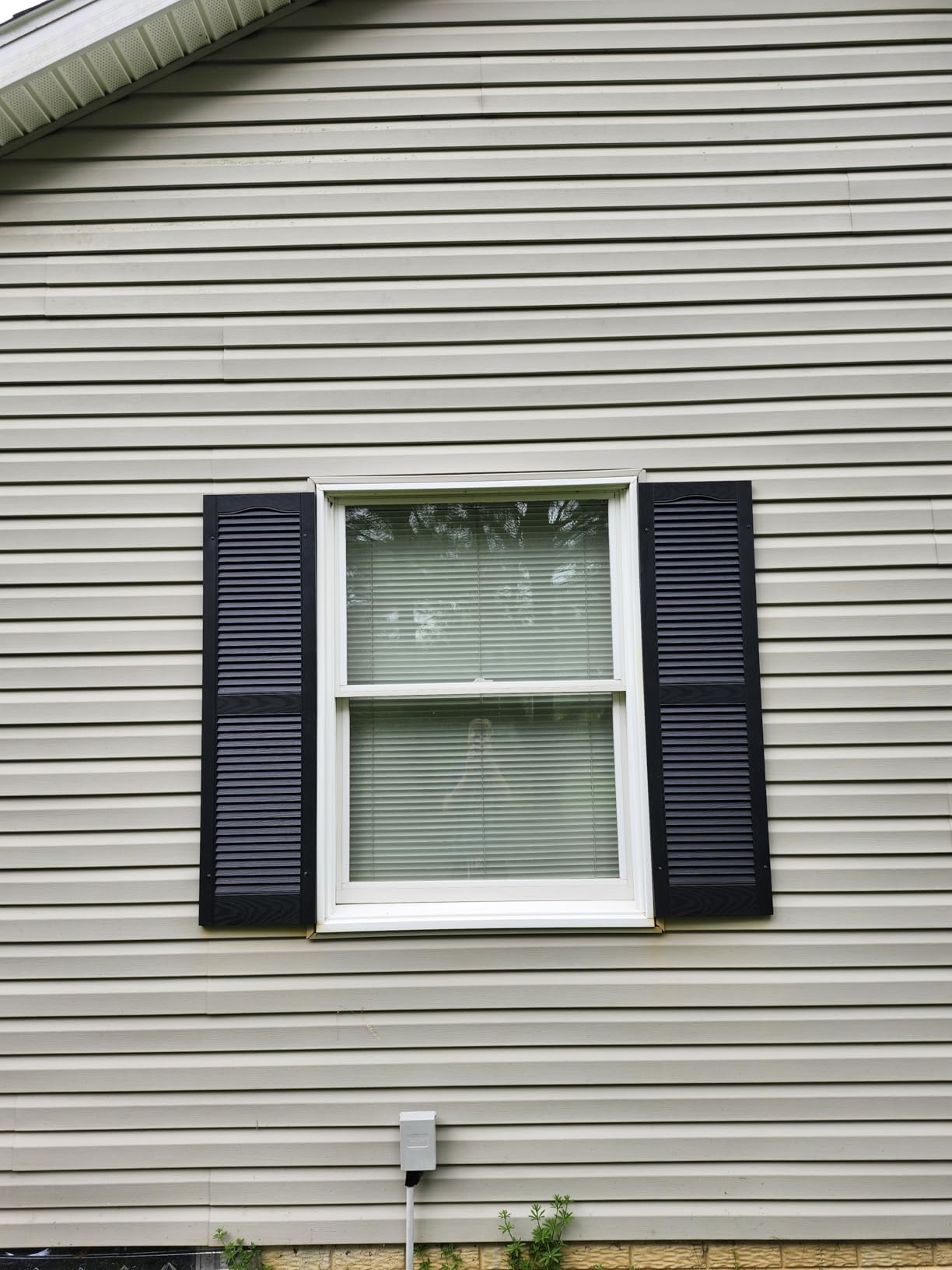 Ekena Millwork Lifetime Vinyl LL1S14X05500BL Standard Cathedral Top Center Mullion, Open Louver Vinyl Shutters, w/Installation Shutter-Lok's & Matching Screws (Per Pair), 14 1/2
