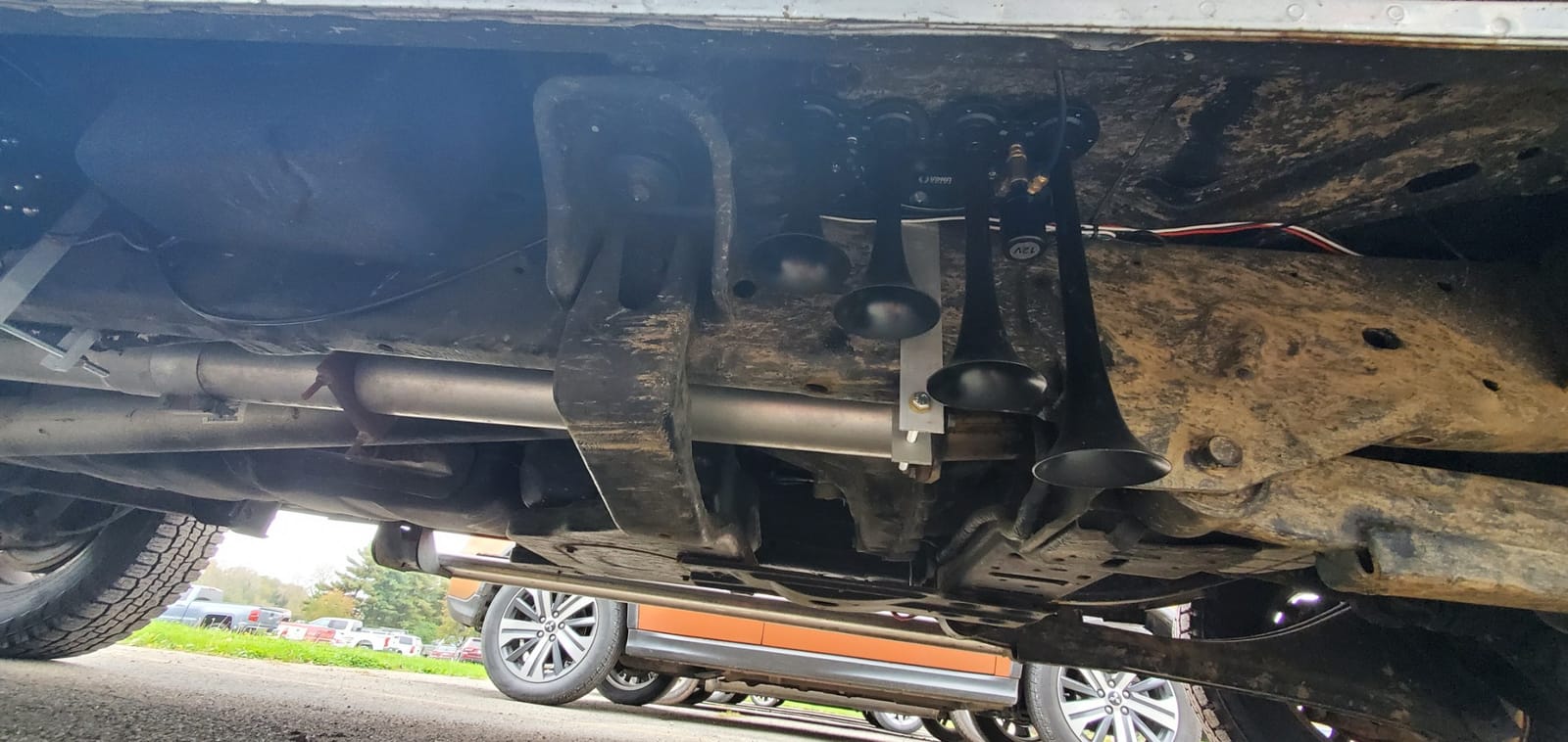 Vixen Horns Train Horn Kit, 4 Trumpets, 150 PSI Compressor, 1 Gallon Tank All-in-One Onboard Air Horn Kit, Super Loud dB, Fits 12V Vehicles Like Truck, Car, Semi, Pickup, SUV, Jeep VXO8210/4124B customer photo 1