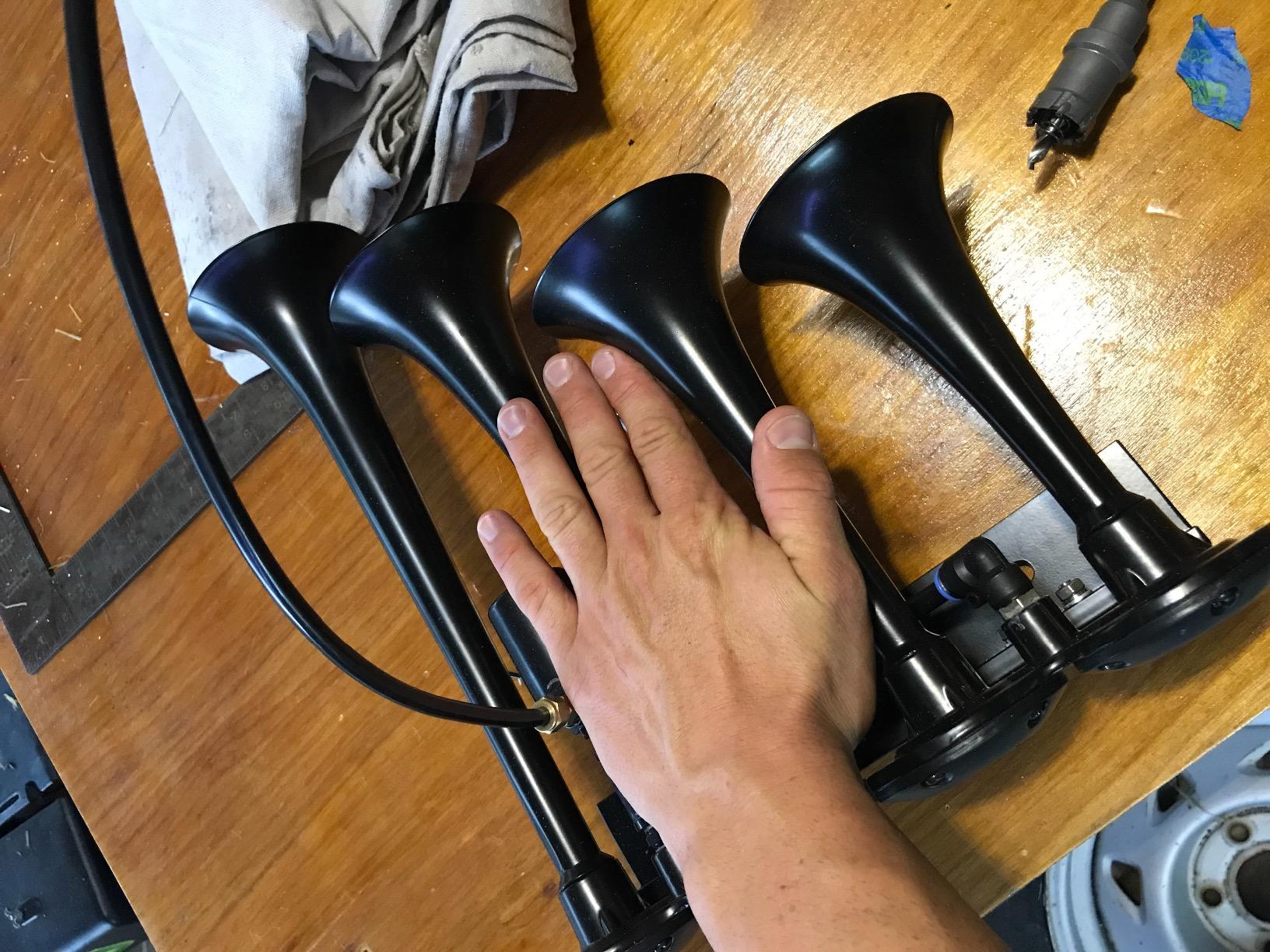 Vixen Horns Train Horn Kit, 4 Trumpets, 150 PSI Compressor, 1 Gallon Tank All-in-One Onboard Air Horn Kit, Super Loud dB, Fits 12V Vehicles Like Truck, Car, Semi, Pickup, SUV, Jeep VXO8210/4124B customer photo 2