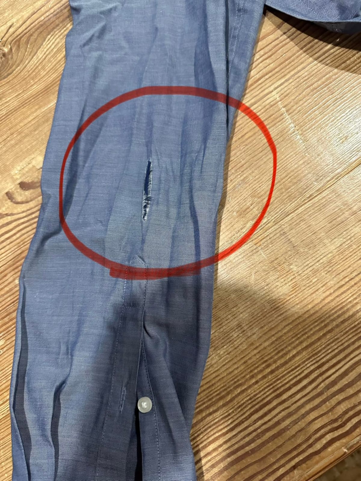 Tommy Hilfiger Men's Regular Fit Non Iron Solid Dress Shirt - Amazon Exclusive customer photo 1