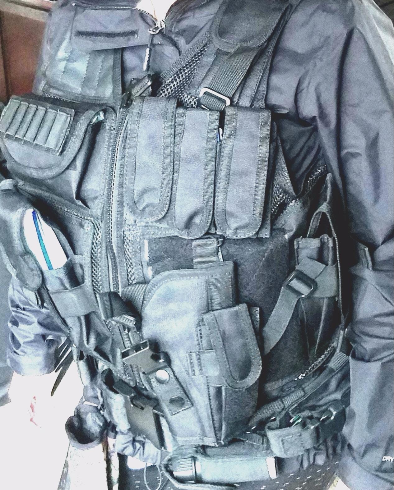 vAv YAKEDA Tactical Vest Outdoor Ultra-Light Breathable Combat Training Vest Adjustable for Adults 600D Encryption Polyester-VT-1063 (Black) customer photo 2