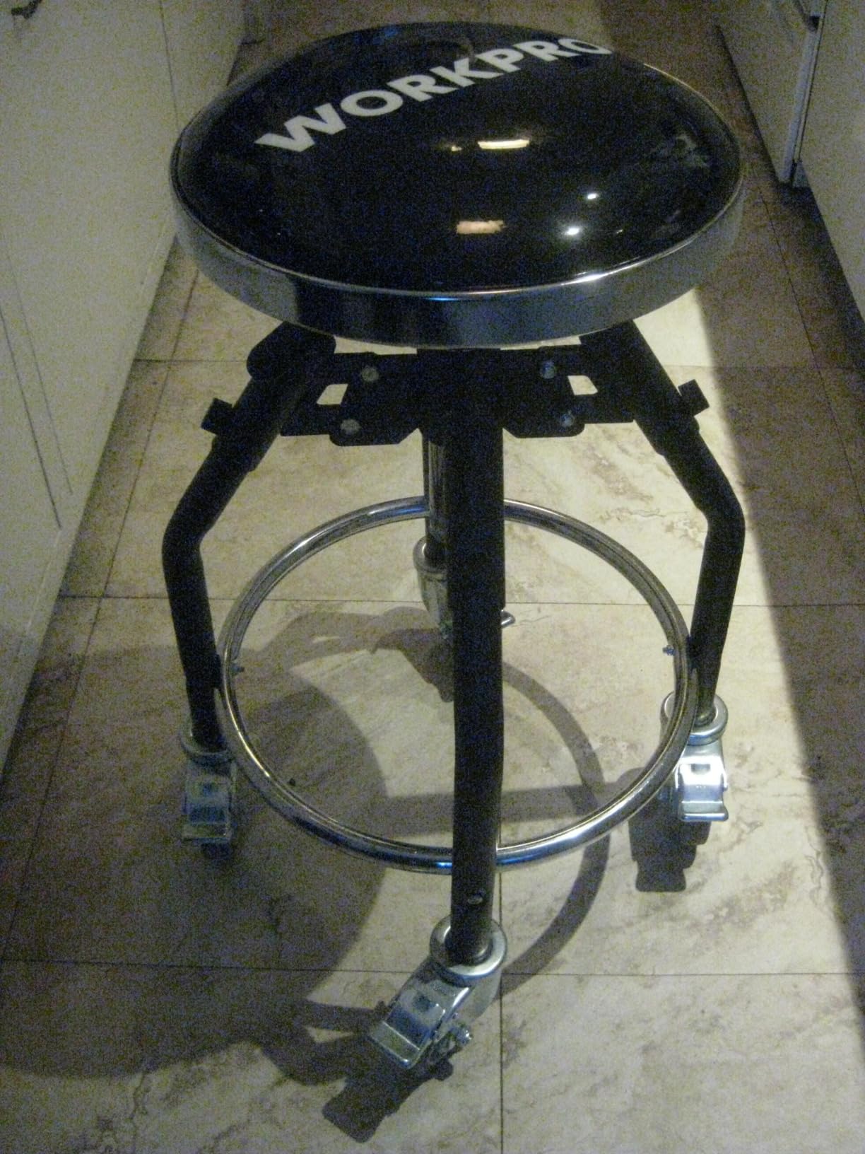 WORKPRO Heavy Duty Adjustable Hydraulic Shop Stool, Garage Bar Stool, 29in to 33.86in, 330-Pound Capacity, Black customer photo 1