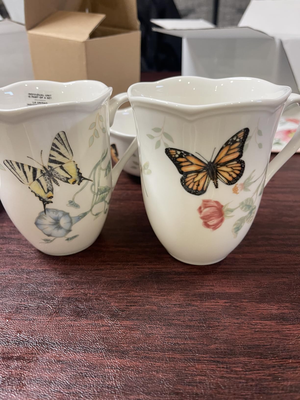 Lenox Butterfly Meadow Porcelain 28-Piece Dinnerware Set for 4 customer photo 2
