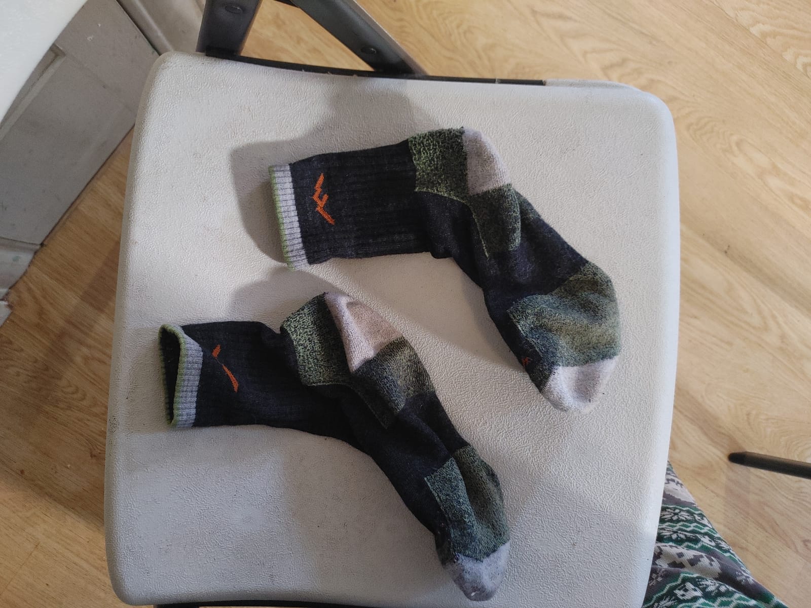 Darn Tough Vermont Men's Hiker Midweight Micro Crew Sock customer photo 1
