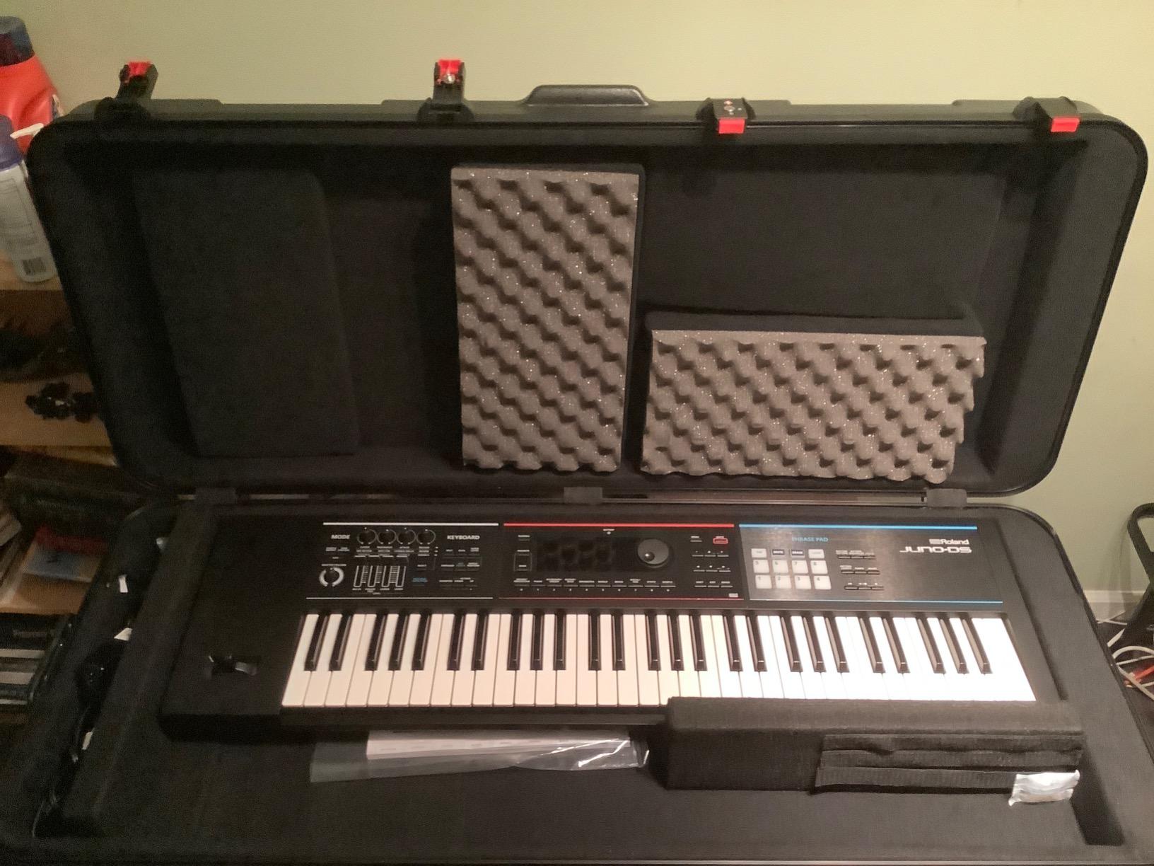 Gator Cases Frequent Flyer's Series Molded Flight Case for 49-Note Keyboards with TSA Approved Locking Latches and Recessed Wheels, (GTSA-KEY49) customer photo 1