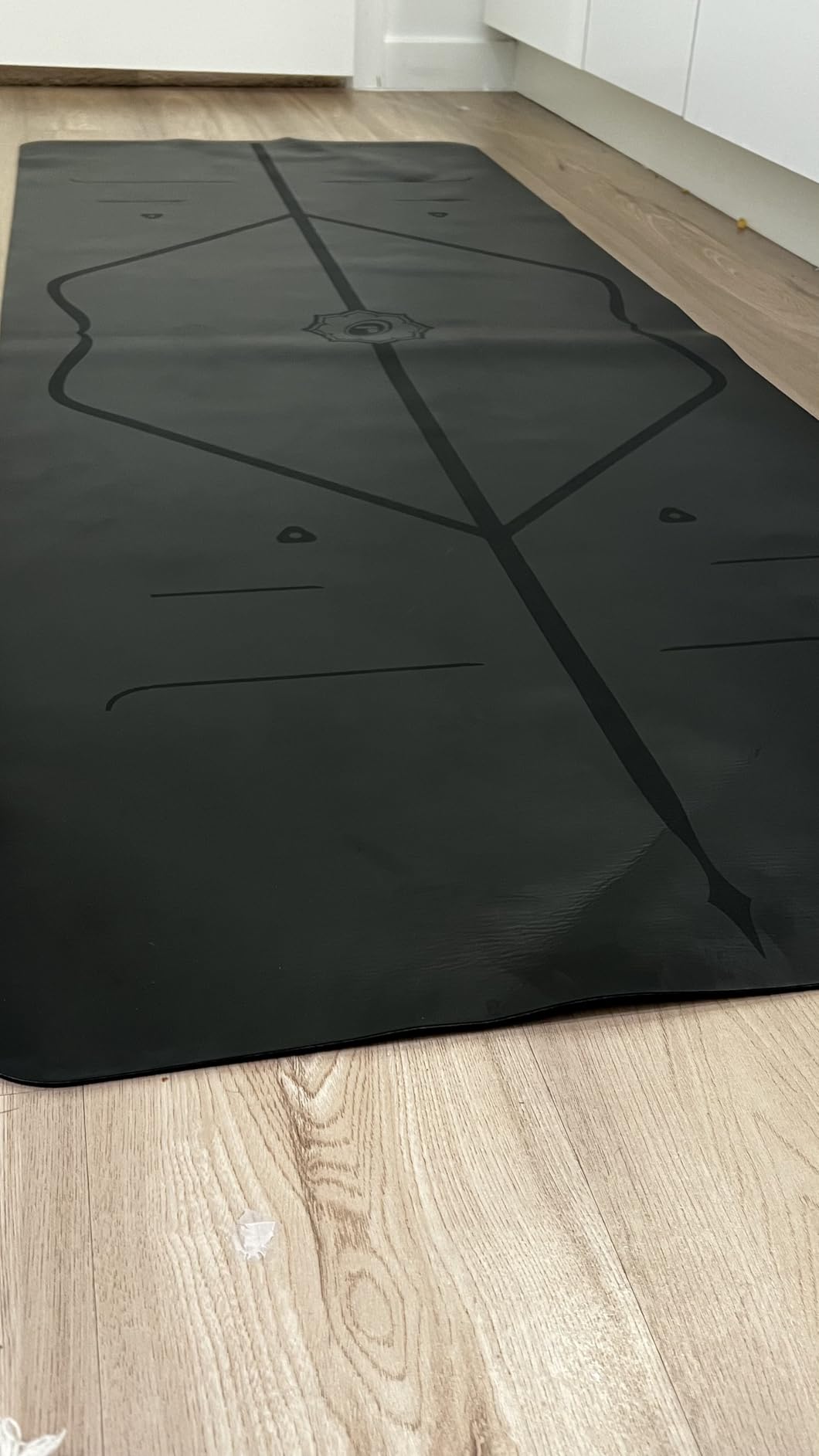 Liforme Classic Yoga Mat - Patented Alignment Design, Ultimate Grip | Eco-friendly, Non-Toxic, Sweat-Resistant, long, wide, 4.2mm thick mat for comfort, recommended for Hot Yoga, Free Yoga Bag customer photo 2
