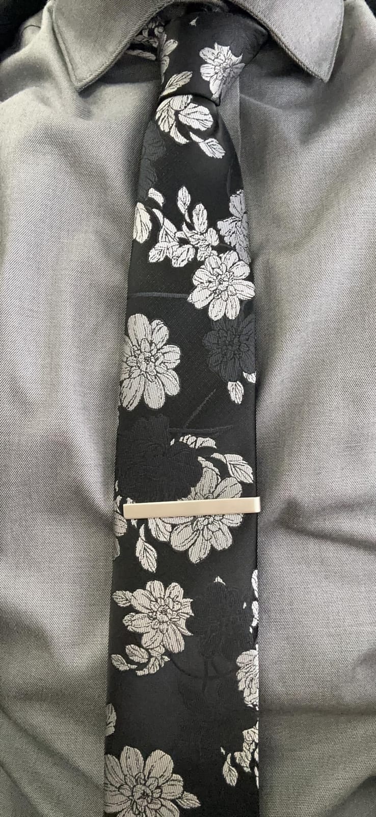 Tie Clips for Men, 6 PACK Tie Clip Set with Elegant Gift Box - Shiny & Matte Tie Clips Black, Silver, Gold Tie Bar Tie Pinch Tie Clasp. Nice Gift for Father, Husband, Boyfriend, Wedding (Classic 6PC) customer photo 2