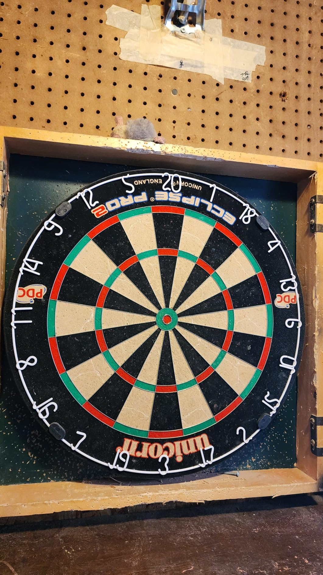 Unicorn Eclipse Pro 2 Bristle Steel Tip Dartboard with American Legend Dartboard Cabinets customer photo 2
