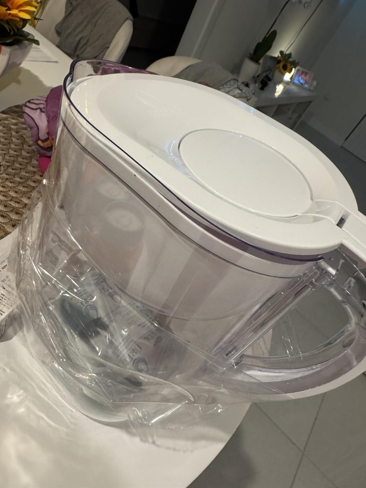 Brita Large 10-Cup Water Filter Pitcher, WQA NSF/ANSI Certified, Removes Chlorine Taste & Odor, Reduces Zinc, Copper & Mercury, 1 Standard Filter, Lasts 2 Months, Bright White customer photo 1