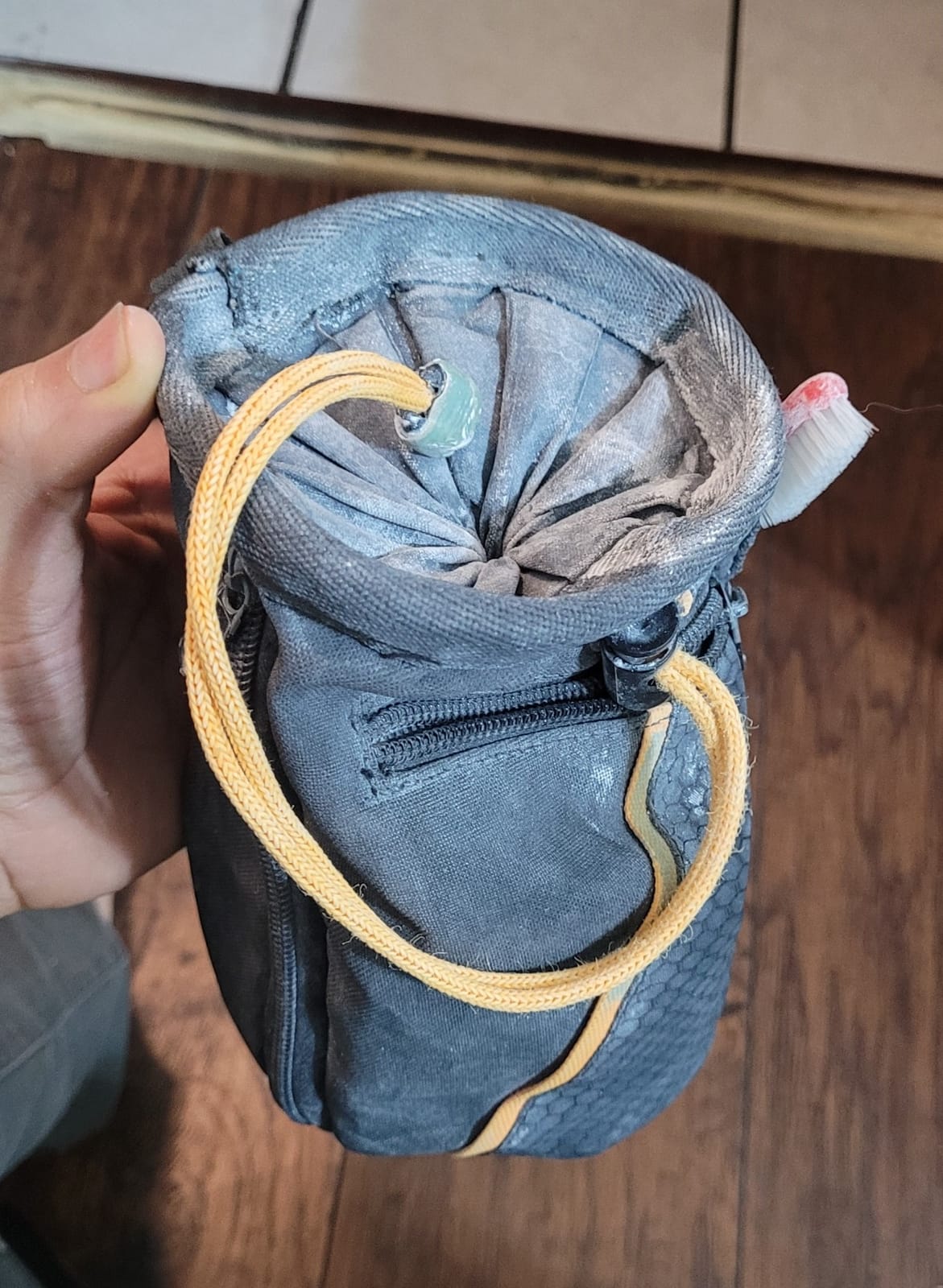 Chalk Bag for Rock Climbing - Rock Climbing Gifts Gear Accessories - Quick-Clip Belt, Large Zippered Pockets & Brush Holder - Weight Lifting, Gym, Bouldering, Disc Golf, Wall, Rock Climbing Chalk Bag customer photo 2
