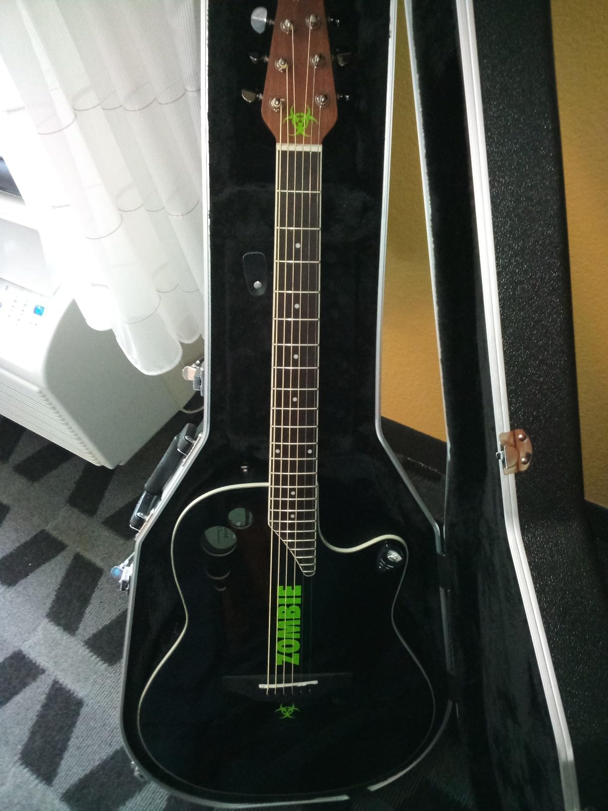 Gator Cases Deluxe ABS Molded Case for Acoustic Guitars; Fits Ovation Style Deep Contour Acoustic Guitars (GC-DEEP BOWL) customer photo 1