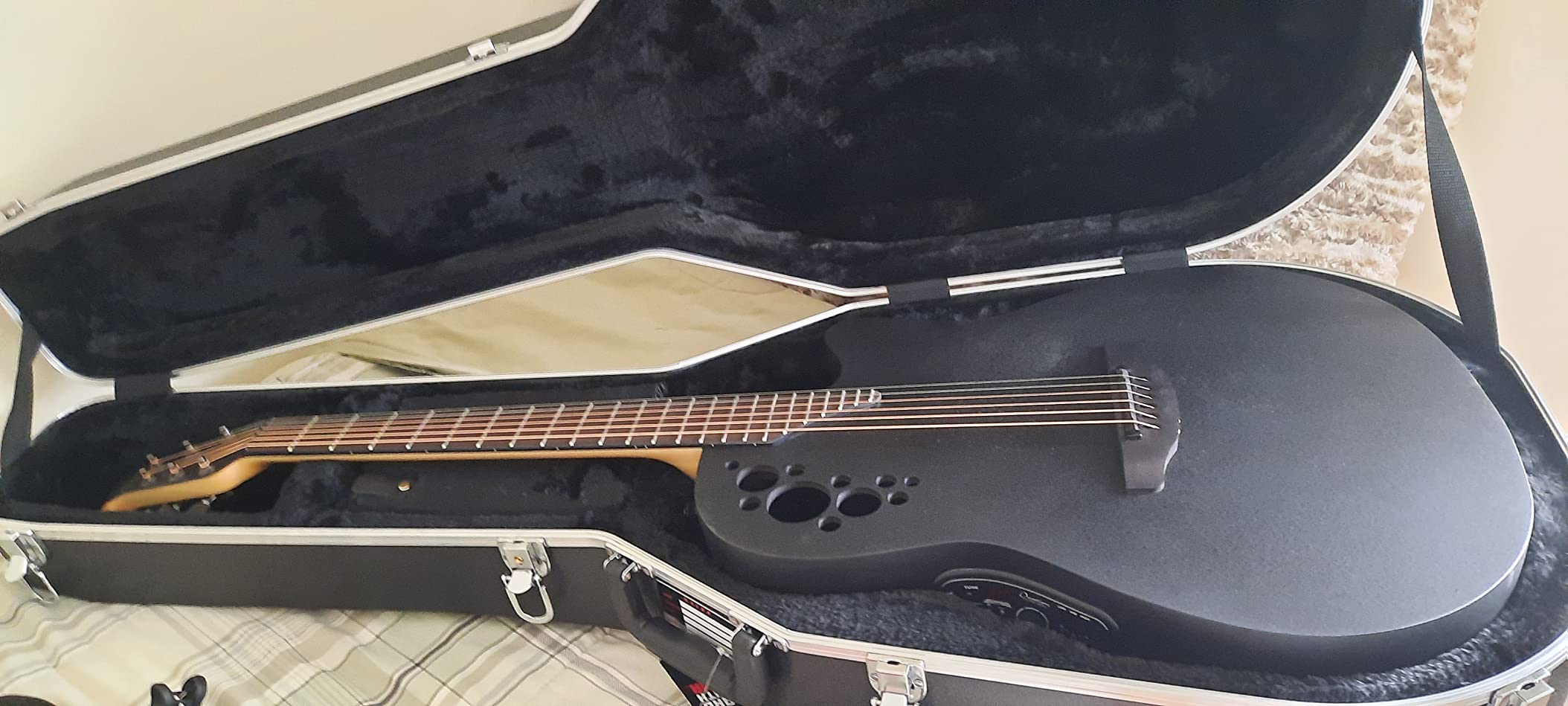 Gator Cases Deluxe ABS Molded Case for Acoustic Guitars; Fits Ovation Style Deep Contour Acoustic Guitars (GC-DEEP BOWL) customer photo 2