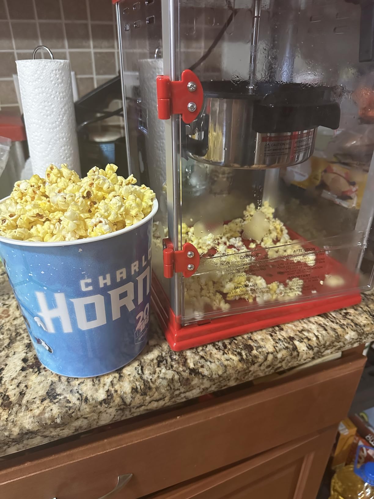West Bend Stir Crazy Movie Theater Popcorn Popper, Gourmet Popcorn Maker Machine with Nonstick Popcorn Kettle, Measuring Tool and Popcorn Scoop for Popcorn Machine, 4-Qt., Red customer photo 1