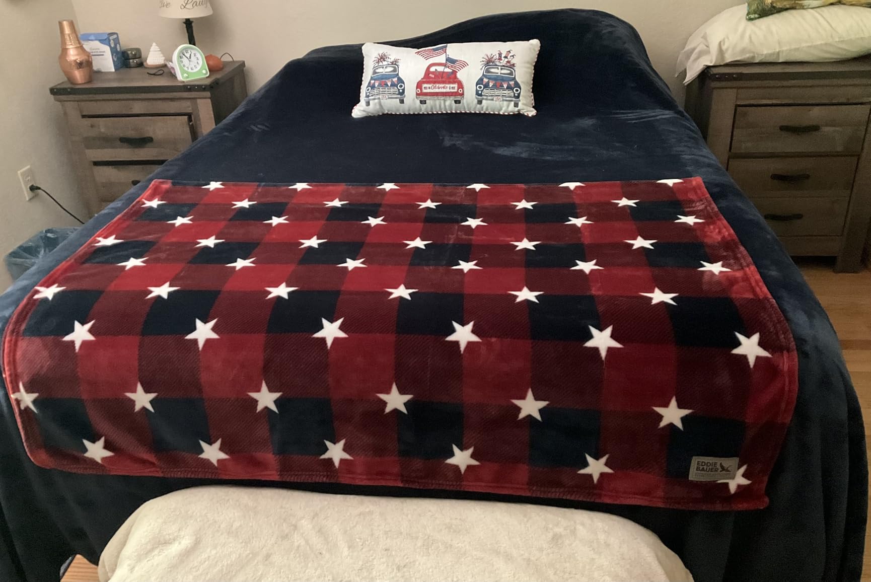 Eddie Bauer - Throw Blanket, Ultra-Soft Plush Blanket with Faux Shearling Popcorn Fleece Reverse, Oversized Bedding for Couch or Bed (New Castle Red, 50 x 60) customer photo 1