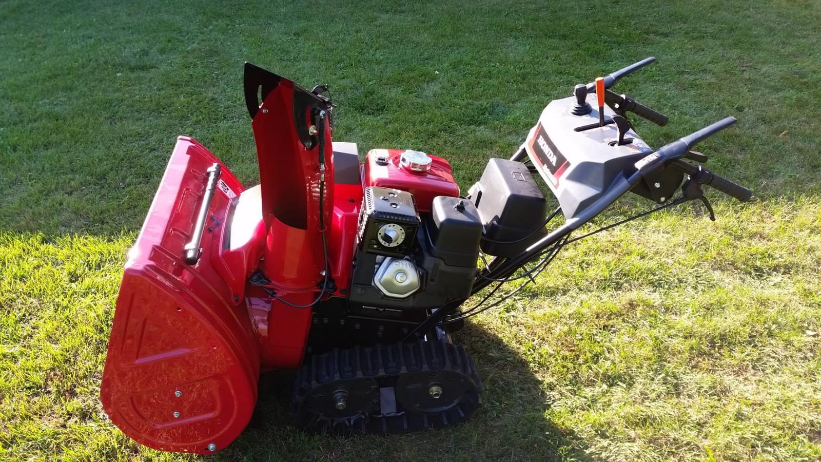 Honda HSS928 28-Inch Two Stage Snow Blower with Track Drive and Auger Height Control, Clears Up to 1900 Pounds per Minute with 52-Foot Max Throwing Distance, Self-Propelled (HSS928AAT) customer photo 1