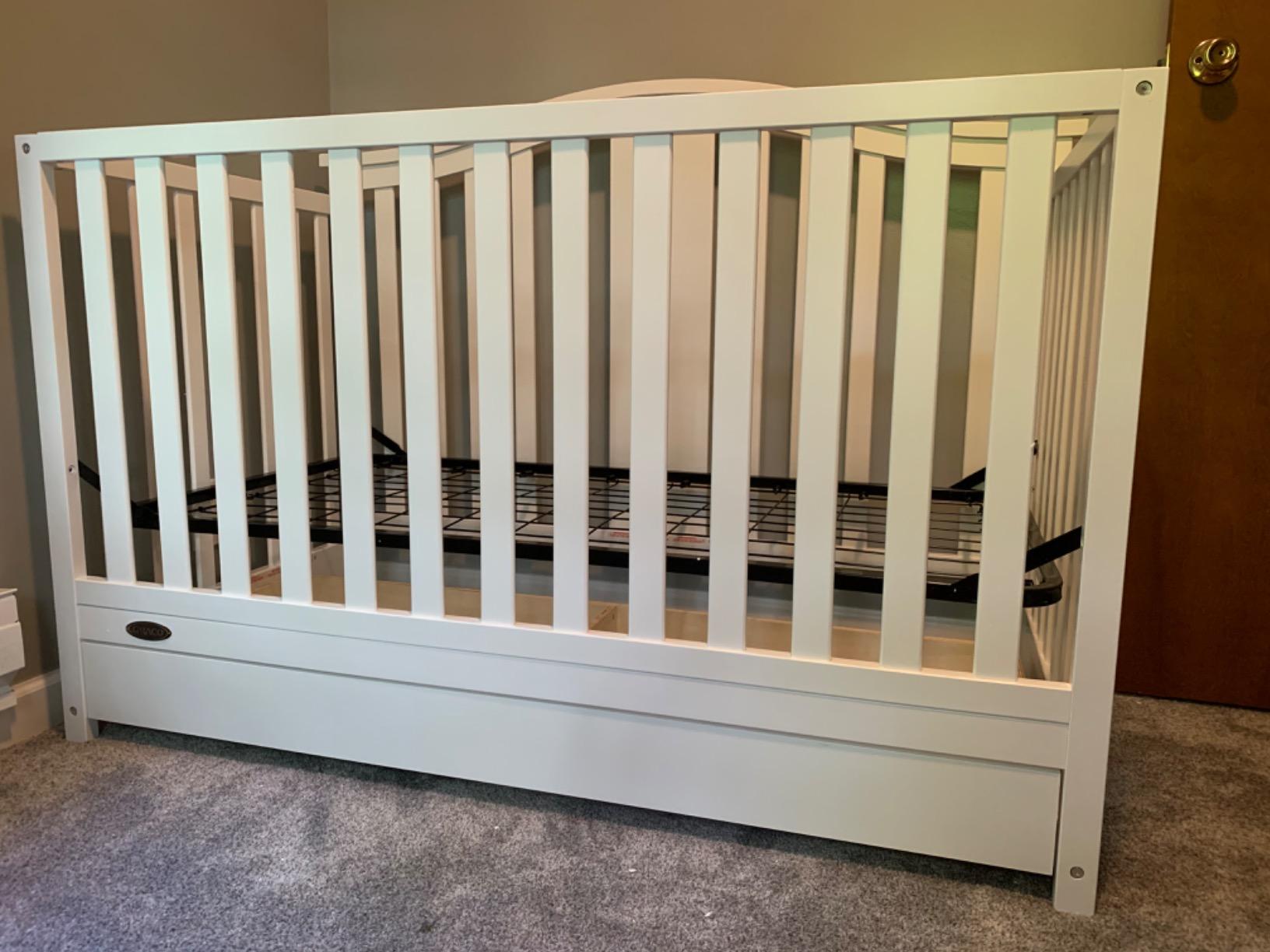 Graco Solano 4-in-1 Convertible Crib with Drawer Combo, White, GREENGUARD Gold Certified customer photo 1