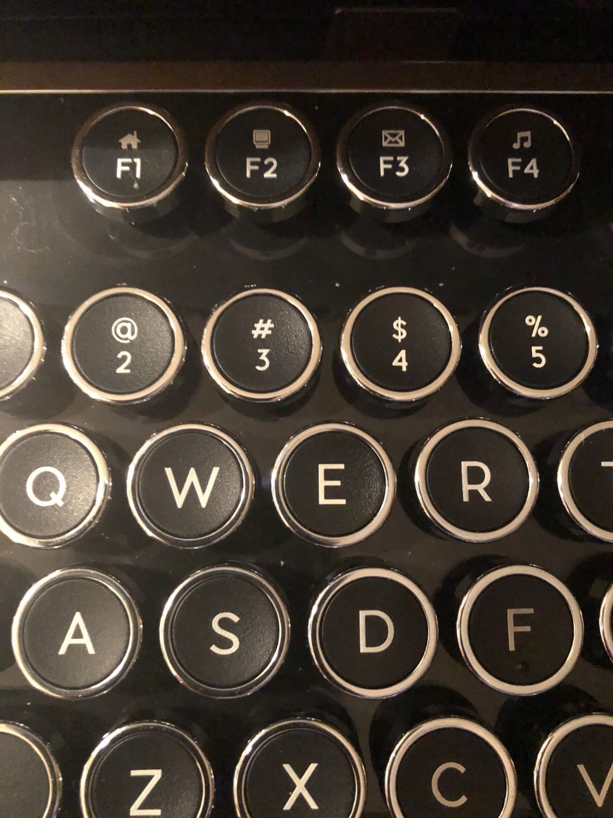 Azio Mk Retro USB Typewriter Inspired Mechanical Keyboard (Blue Switch) customer photo 1