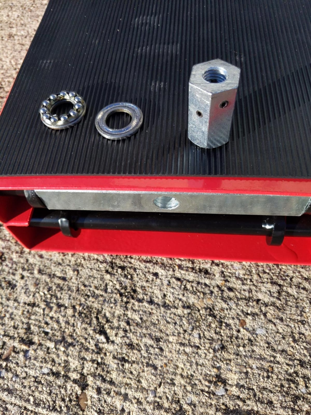 OMT 1100lb Motorcycle Scissor Lift Jack Wide Deck Motorbike Hoist Stand | Center Stand For ATV Dirt Bike Cruiser; T Handle And 3/8 Inch Socket; 3.7 To 14.6 Inch Lift; 5 Locking Holes; Chain Brush customer photo 1