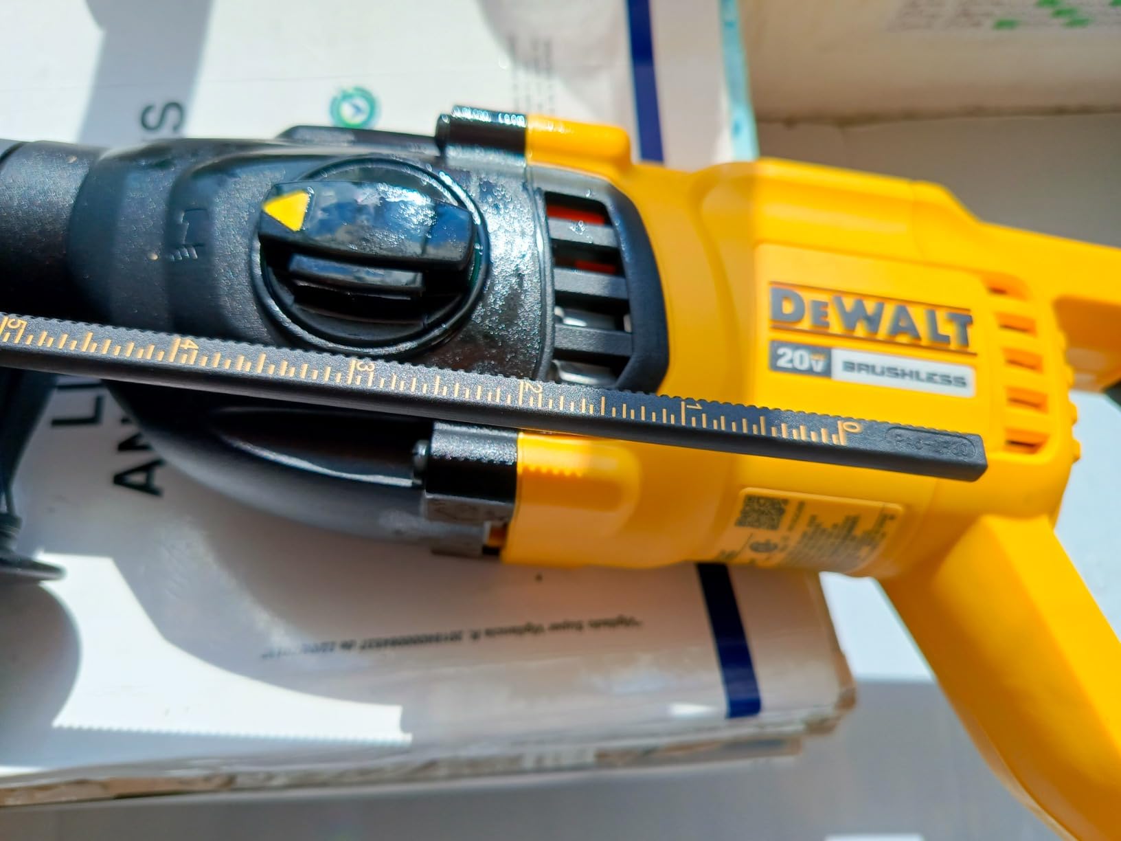 DEWALT 20V MAX SDS Plus 1 Inch Cordless Rotary Hammer with D-Handle, Bare Tool Only (DCH133B) customer photo 2