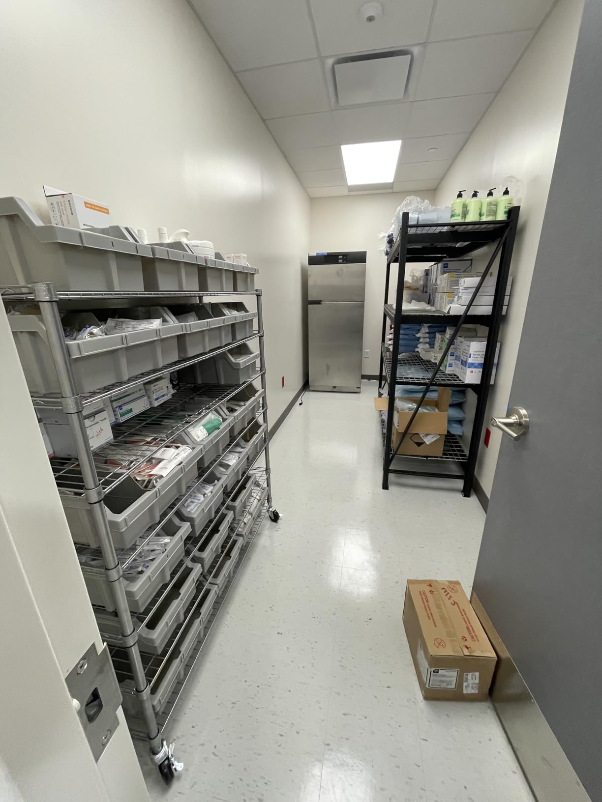 Seville Classics Commercial 7-Tier Platinum/Gray NSF 22-Bin Rack Storage System customer photo 1