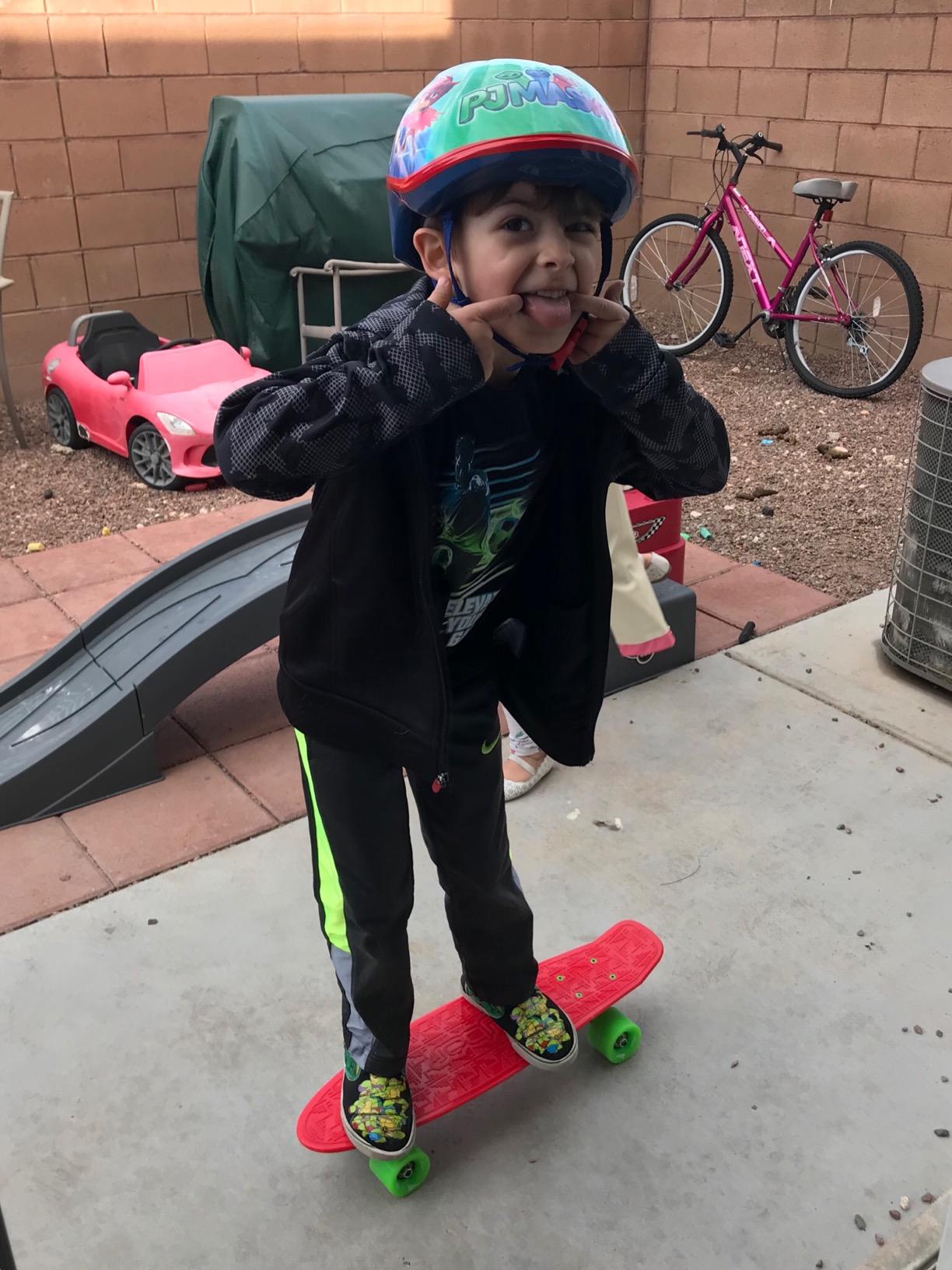 Flybar 22 Inch Kids Skateboard - Mini Cruiser Skateboards for Kids Ages 6-12, Outdoor Toys, Lightweight, Durable, Non-Slip Deck, ABEC-7 Bearings, Holds up to 175 lbs customer photo 2