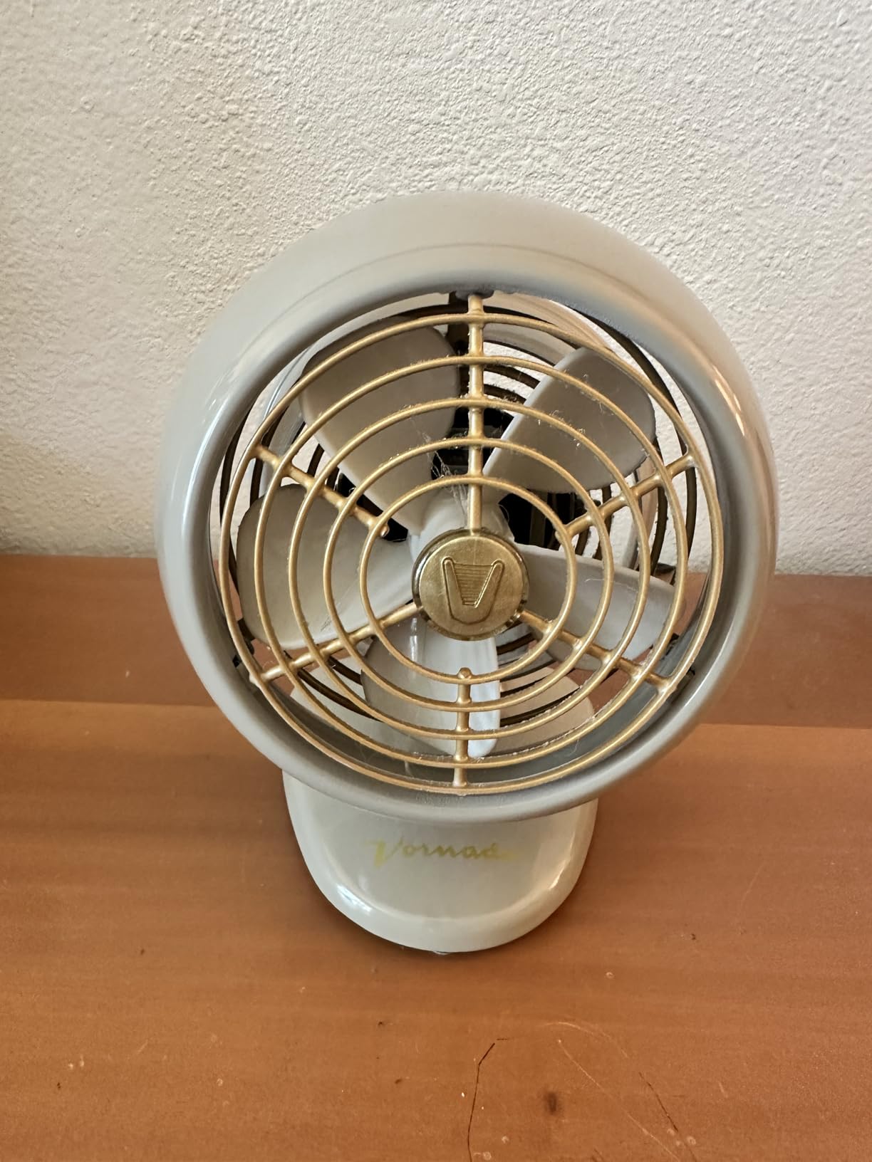 Vornado VFAN Mini Classic Vintage Metal Desk Fan, 2-Speed, Adjustable Tilt, Personal Air Circulator for Bedroom, Office, Dorm Room, Portable Quiet, Vintage Green customer photo 1