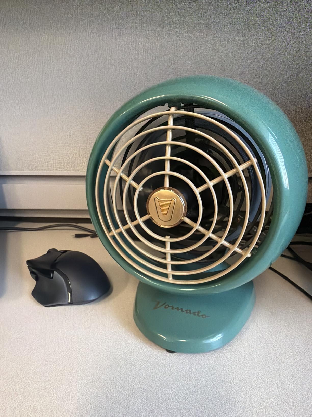 Vornado VFAN Mini Classic Vintage Metal Desk Fan, 2-Speed, Adjustable Tilt, Personal Air Circulator for Bedroom, Office, Dorm Room, Portable Quiet, Vintage Green customer photo 2