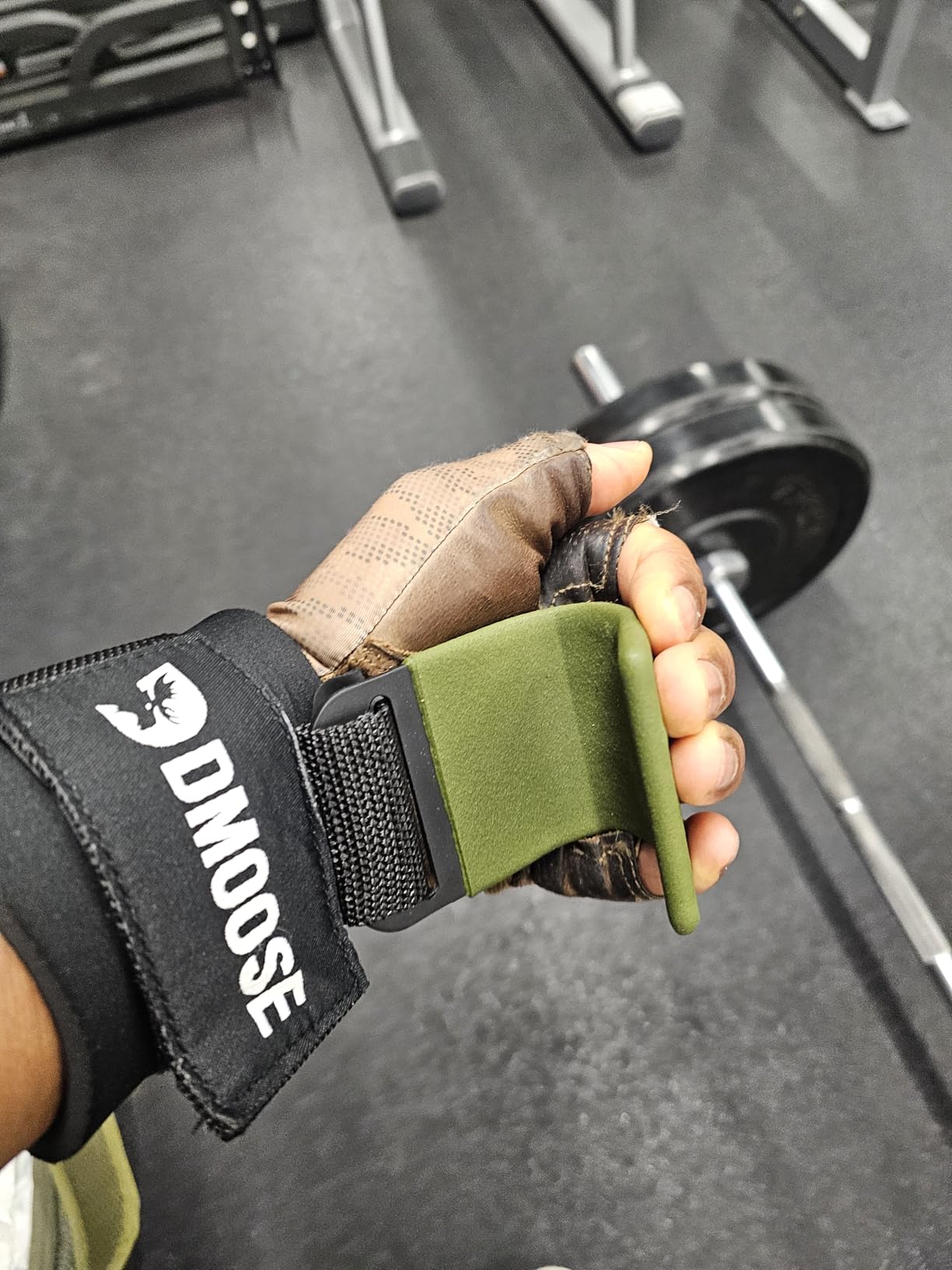 DMoose Fitness Weight Lifting Hooks (Pair) for Deadlifts, Pull Ups, Rows & Shrugs - Anti-Rip Nylon Strap Hand Grips with Thick Wrist Padding - Heavy Duty Wrist Straps for Weightlifting & Gym Workouts customer photo 1