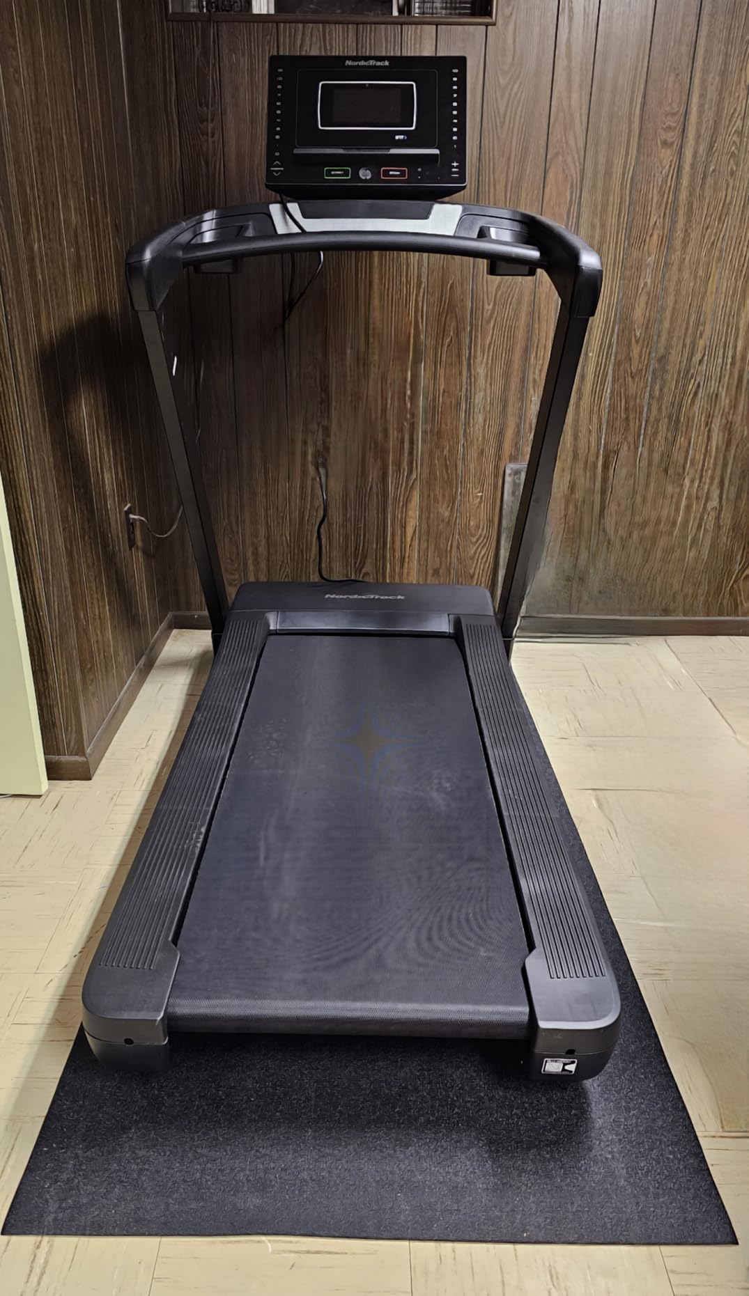 Fitvids High Density 1/4-Inch Thick Gym Equipment Mat, Non-Slip Floor Protection for Heavy Exercise, Treadmill and Bike Mat in Multiple Sizes customer photo 1