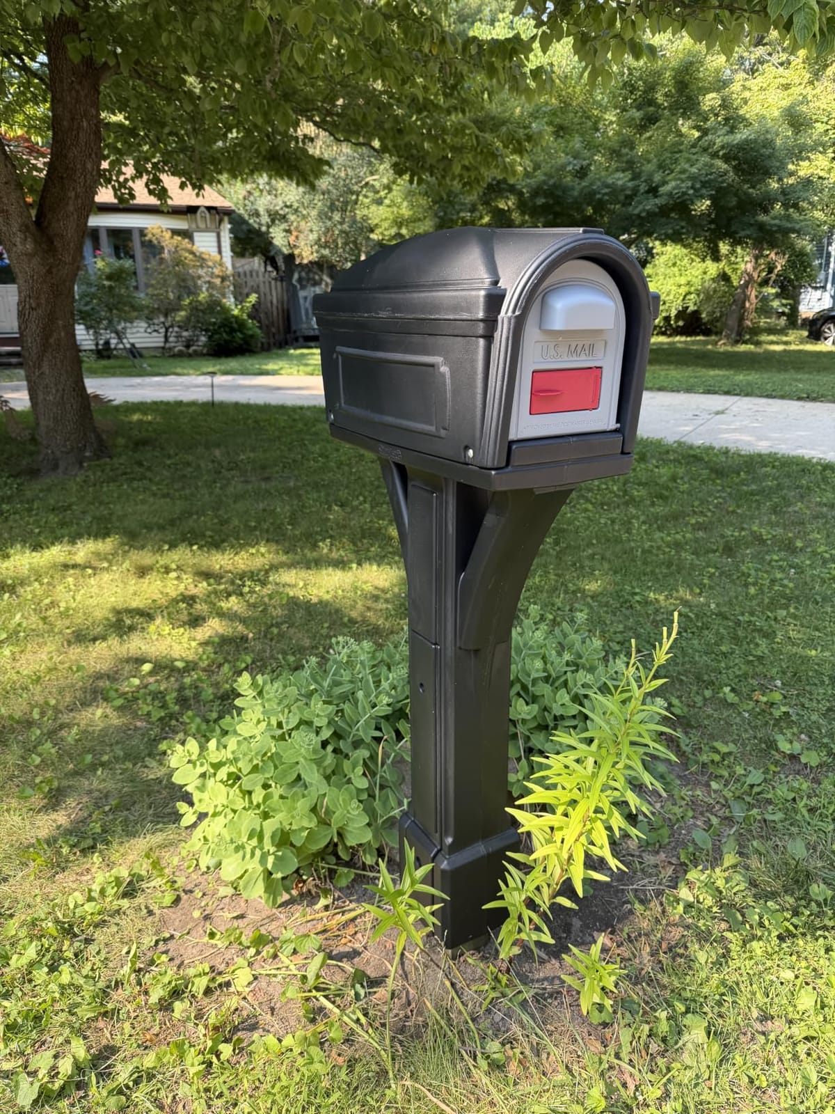 Simplay3 Classic Plastic Residential Mailbox & Post Mount Combo Kit with 2 Access Doors - Black customer photo 2
