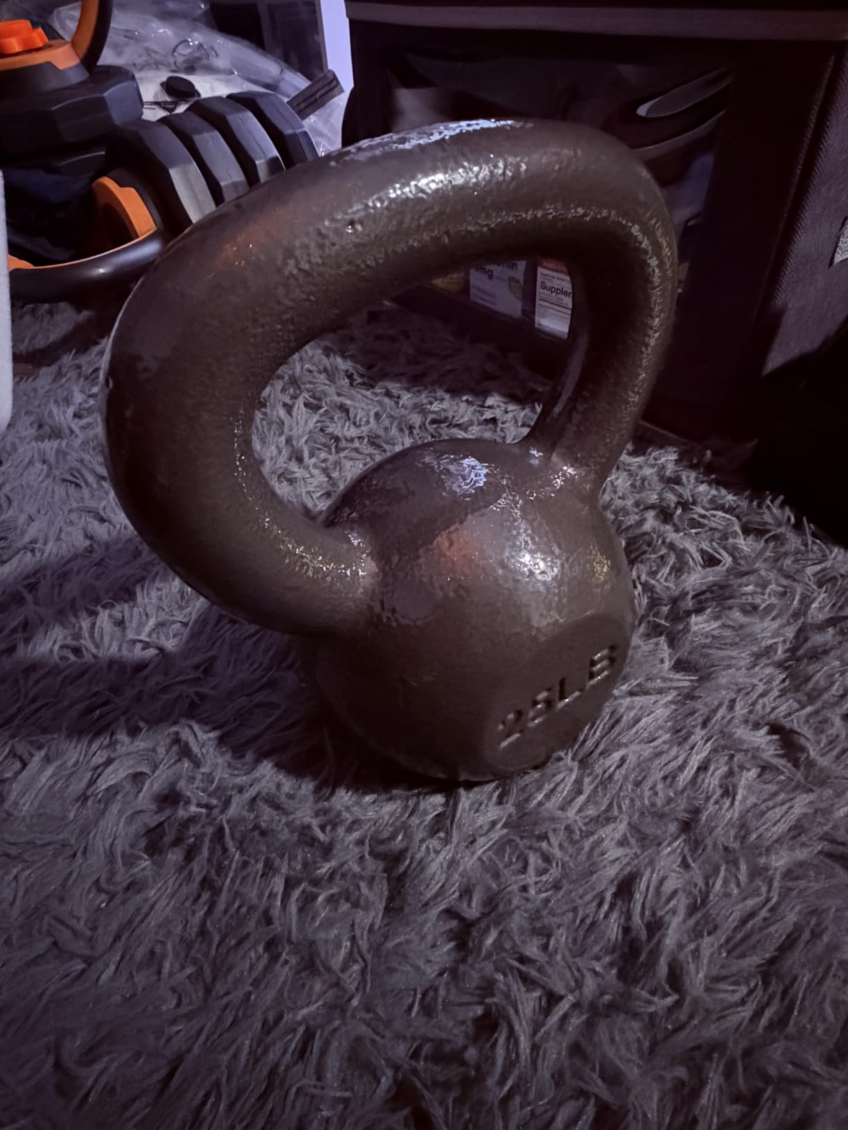 Amazon Basics Cast Iron Kettlebell for Strength Training, Textured Wide Handle, Black customer photo 1