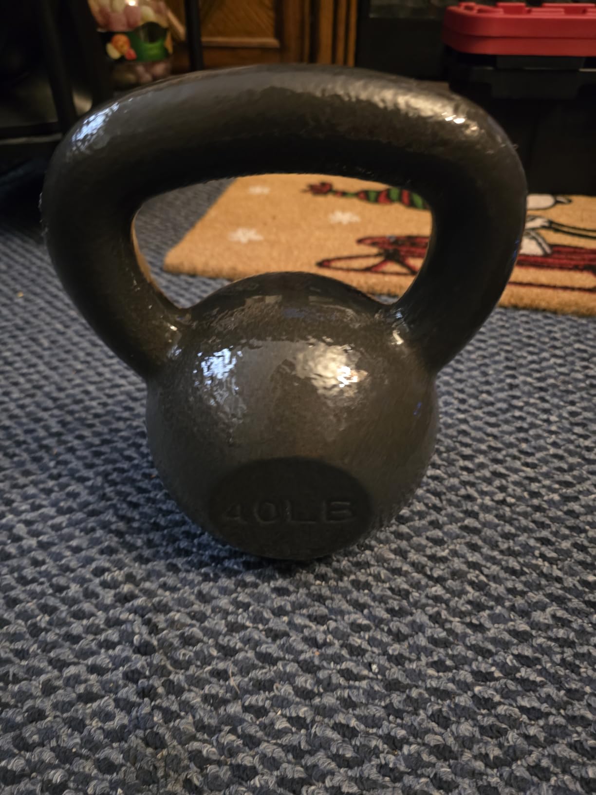 Amazon Basics Cast Iron Kettlebell for Strength Training, Textured Wide Handle, Black customer photo 2