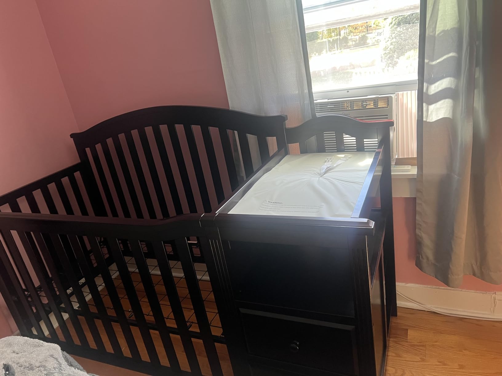 Sorelle Furniture Berkley Crib and Changer with Slat Panel Back Classic 4-in-1 Convertible Diaper Changing Table Non-Toxic Finish Wooden Baby Bed Toddler Childs Daybed Full-Size Nursery - White customer photo 2