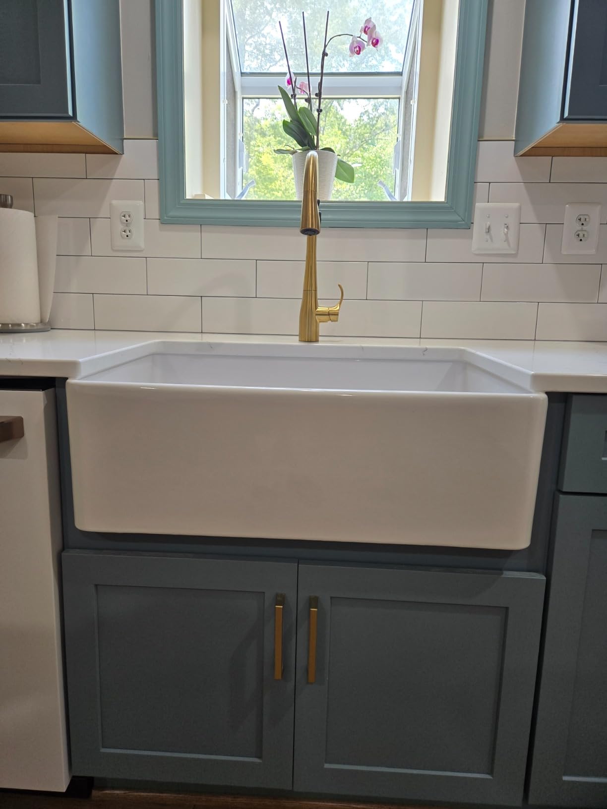 BOCCHI Classico Farmhouse Apron Front Fireclay 30 in. Single Bowl Kitchen Sink with Protective Bottom Grid and Strainer in White customer photo 2