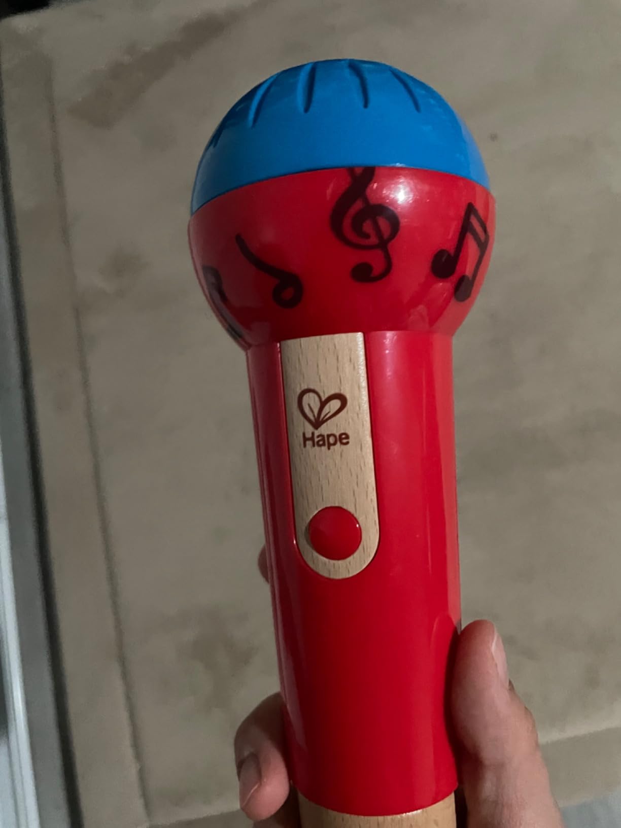 Hape Mighty Echo Microphone | Battery-Free Voice Amplifying Microphone Toy for Kids 1 Year & Up, Red customer photo 1