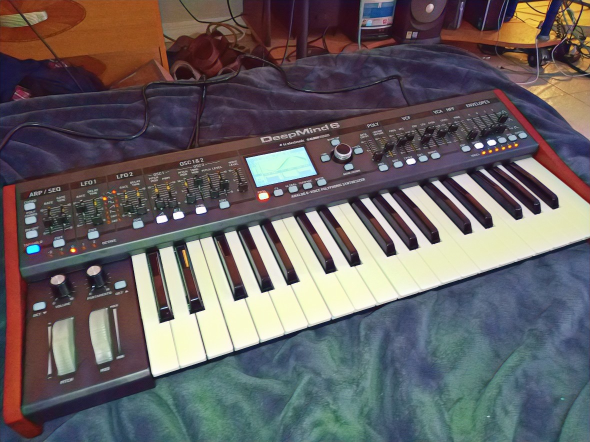 Behringer DEEPMIND 6 6-Voice Analog Polyphonic Synthesizer customer photo 2