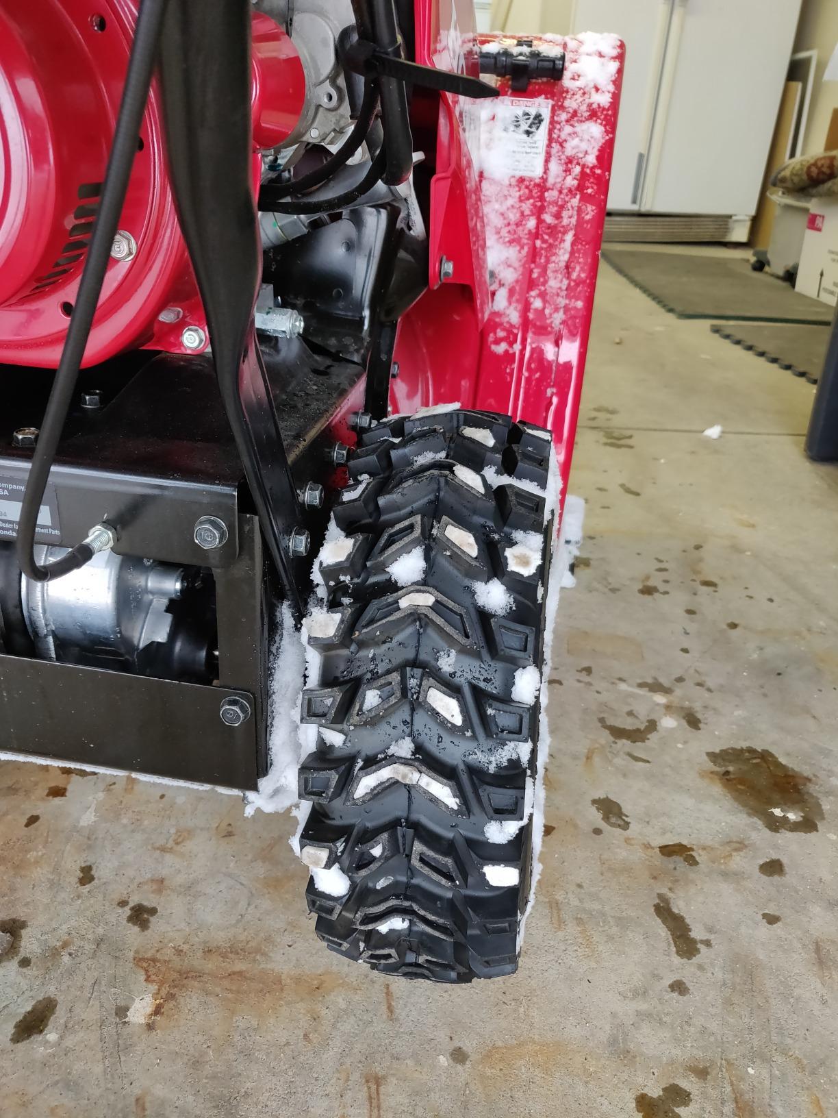 Honda HSS724 23.8-Inch Two Stage Snow Blower (HSS724AAWD) | Electric Start, Pneumatic Sure-Grip Tires, Clears Up to 1500 Pounds per Minute, 49-Foot Max Throwing Distance, Self-Propelled customer photo 2
