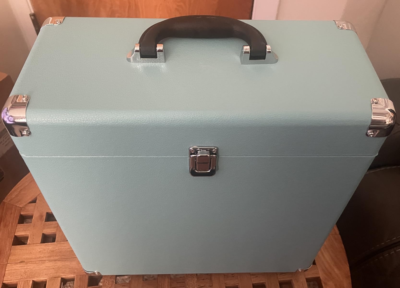 Victrola Collector - Vinyl Record Storage Case, Holds 30+ LPs - Black customer photo 2