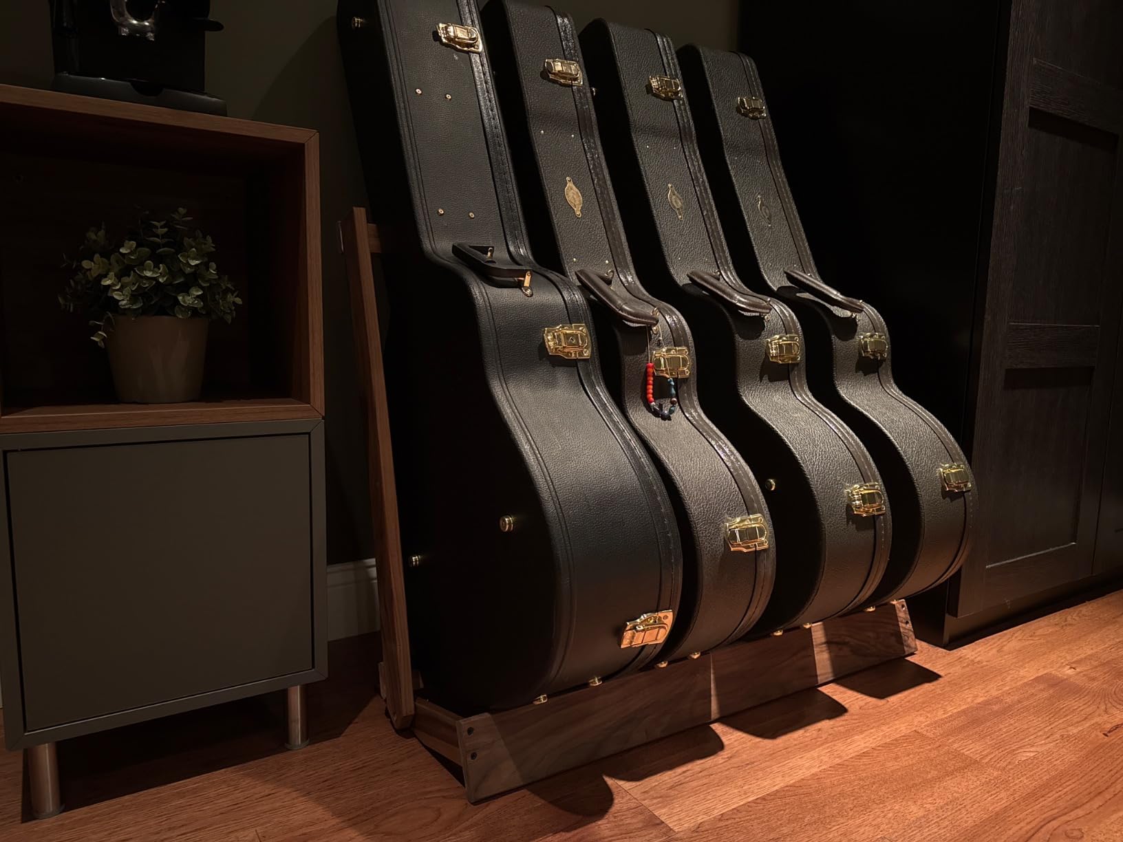 String Swing Walnut Guitar Case Rack for Electric and Acoustic, CC29-BW customer photo 1