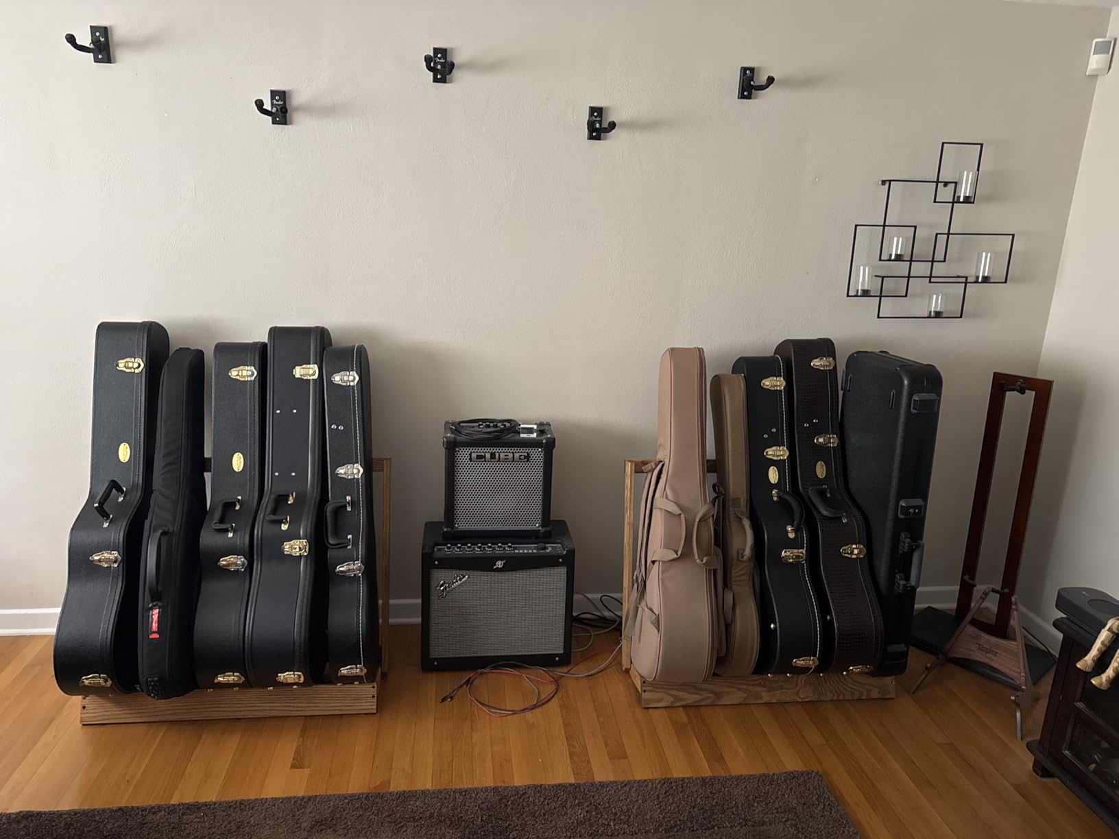 String Swing Walnut Guitar Case Rack for Electric and Acoustic, CC29-BW customer photo 2