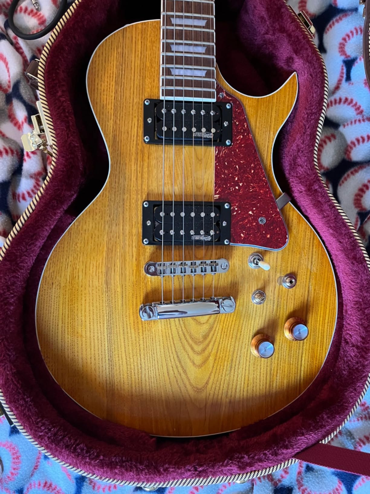 Crossrock Hardshell Arch Top Wood Case fits Les Paul Electric Guitars - Vinyl Tweed (CRW600LTW) customer photo 1