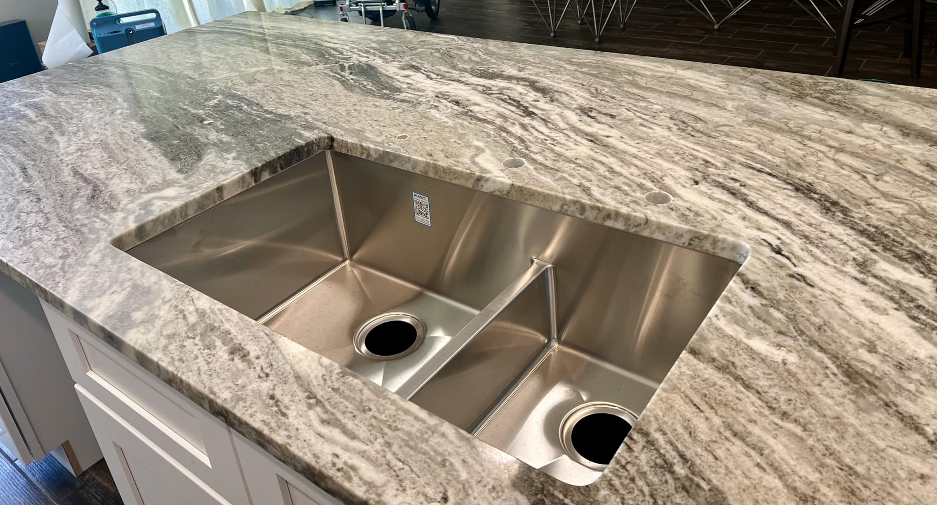 Ruvati 33-in 60/40 Low-Divide Double Bowl Undermount Kitchen Sink - RVH7419 customer photo 1