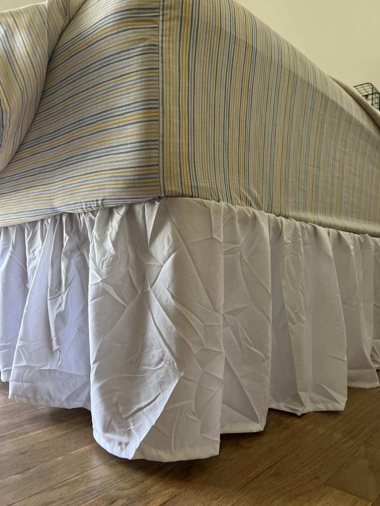 Amazon Basics Lightweight Ruffled Bed Skirt, Classic Style, Soft and Stylish 100% Microfiber with 16
