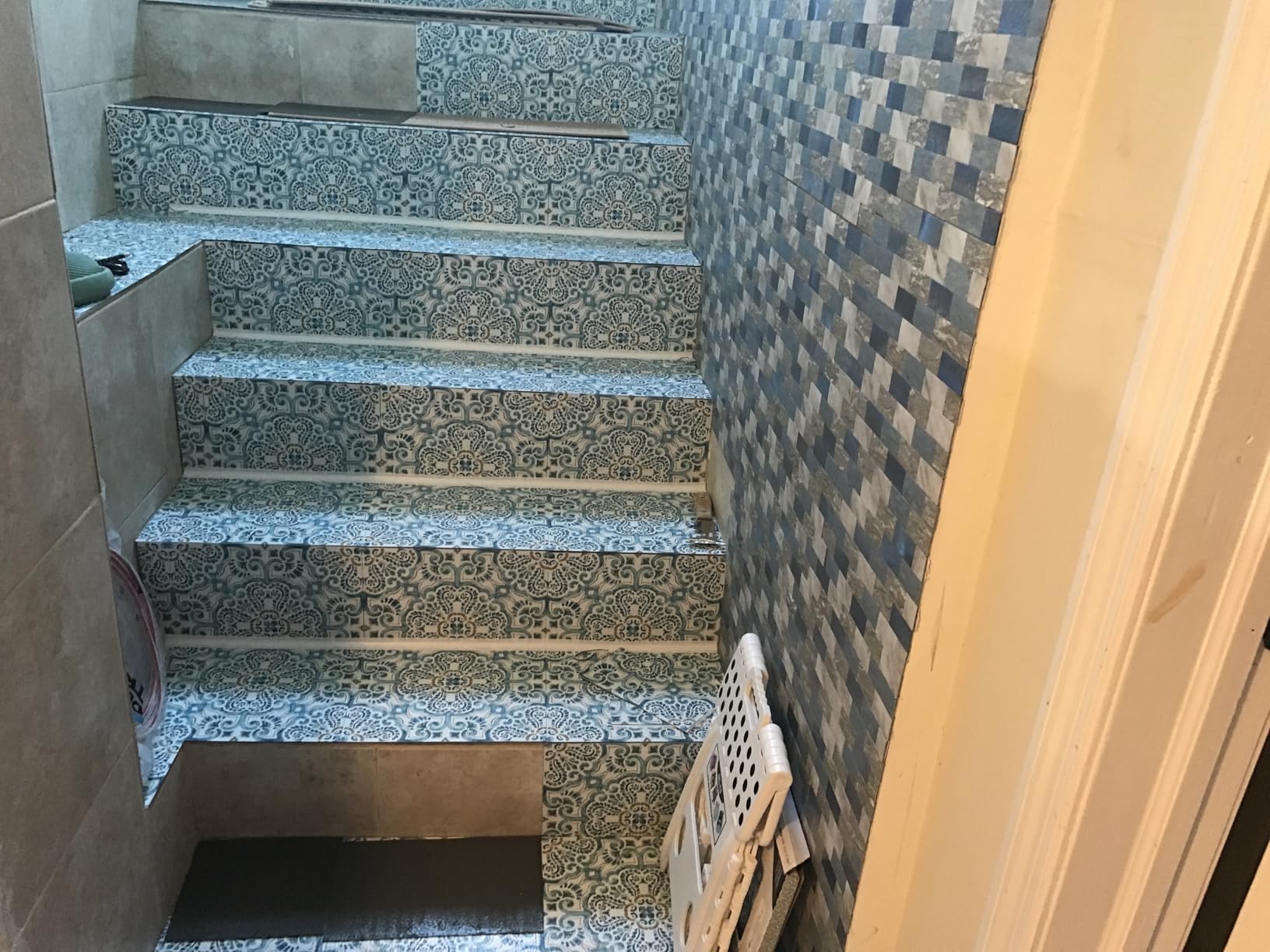 FloorPops FP2477 Fontaine Peel & Stick Floor Tiles, Blue customer photo 2