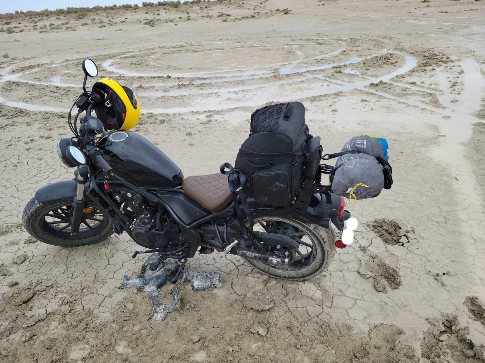 Kuryakyn 5285 Momentum Vagabond Motorcycle Travel Luggage: Weather Resistant Seat/Trunk/Rack Bag with Sissy Bar Straps, Black customer photo 2