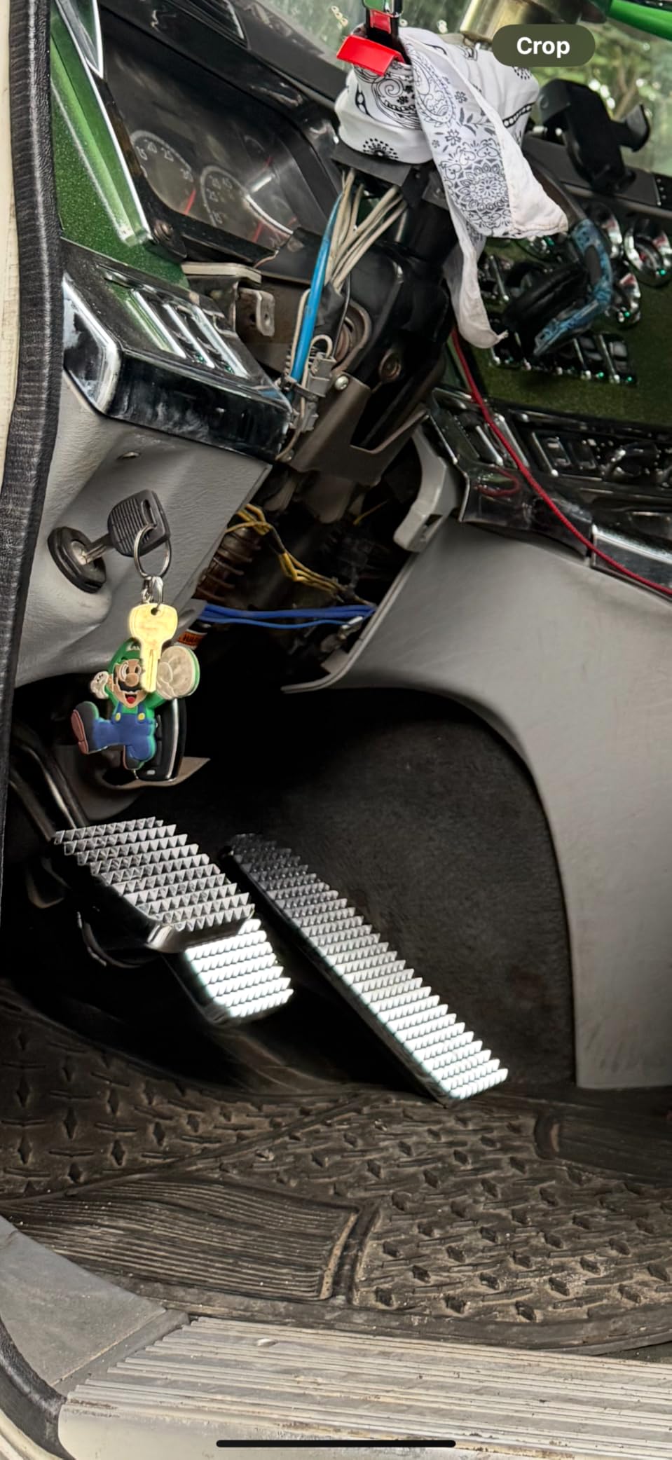 United Pacific 70361 Accelerator/Brake/Clutch Pedal Set, Dual Gauge Diamond, for 2008-2017 Freightliner Cascadia, Coronado & M2 customer photo 1