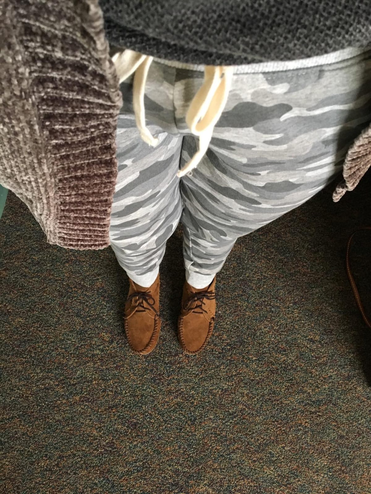 Amazon Essentials Women's Fleece Jogger Sweatpant (Available in Plus Size) customer photo 2
