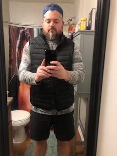 Amazon Essentials Men's Lightweight Water-Resistant Packable Puffer Vest customer photo 2